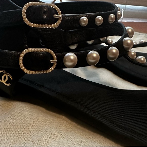 CHANEL Interlocking CC Logo TStrap Sandals - Picture 3 of 12